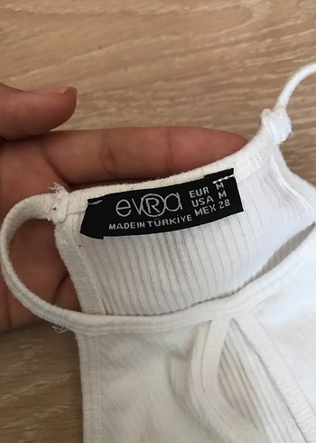 Diğer Beyaz Yüksek Yakalı Kolsuz Crop Top