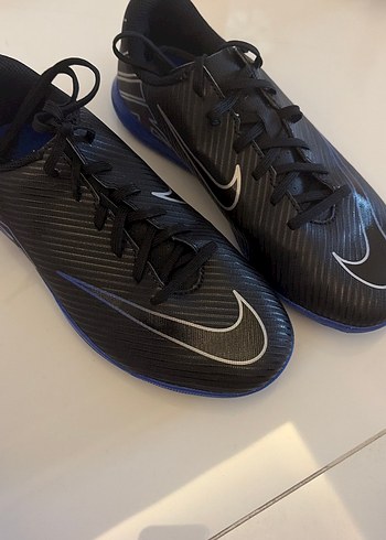Nike Siyah Futbol Ayakkabisi 37 5 Numara