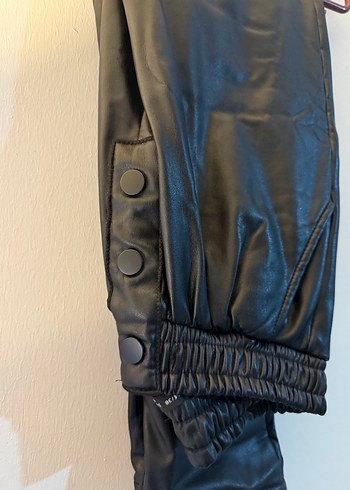 Drapeli Siyah Deri Kadın Pantolon - Görsel 3