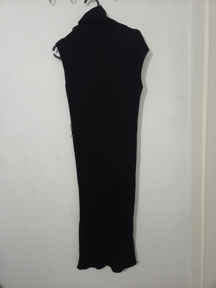 Siyah Kolsuz Yüksek Yakalı Uzun Keten Elbise - Görsel 2