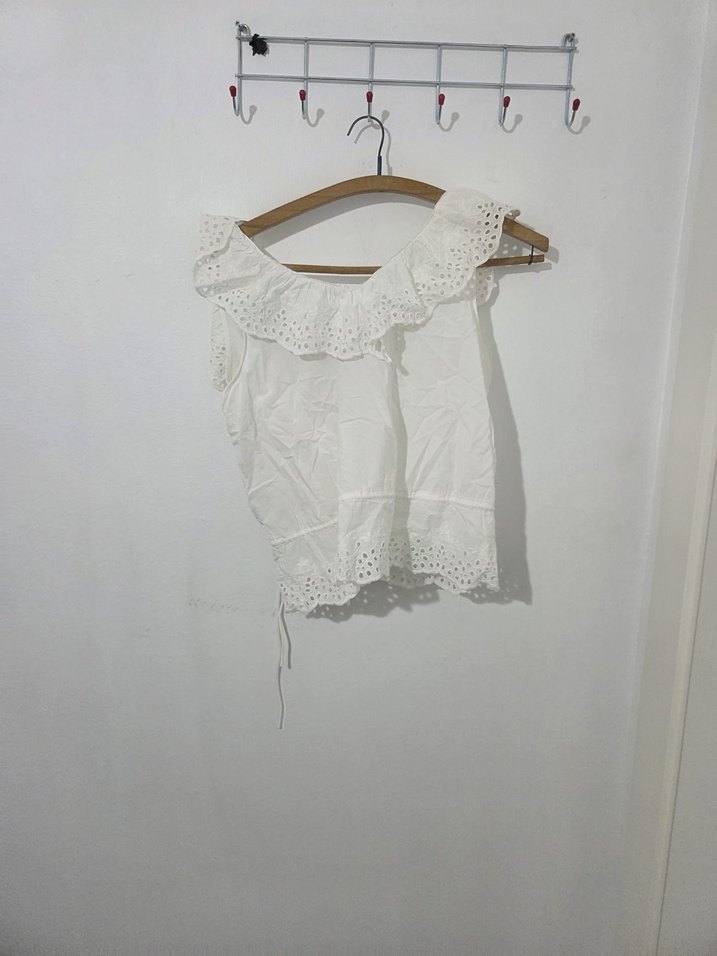 Dantel Detaylı Beyaz Kolsuz Mini Bluz - Görsel 2