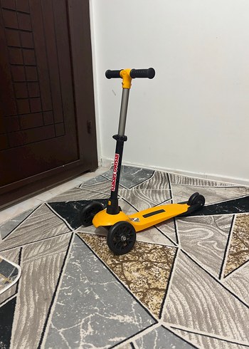 Sarı Renkli Çocuk Scooter'ı