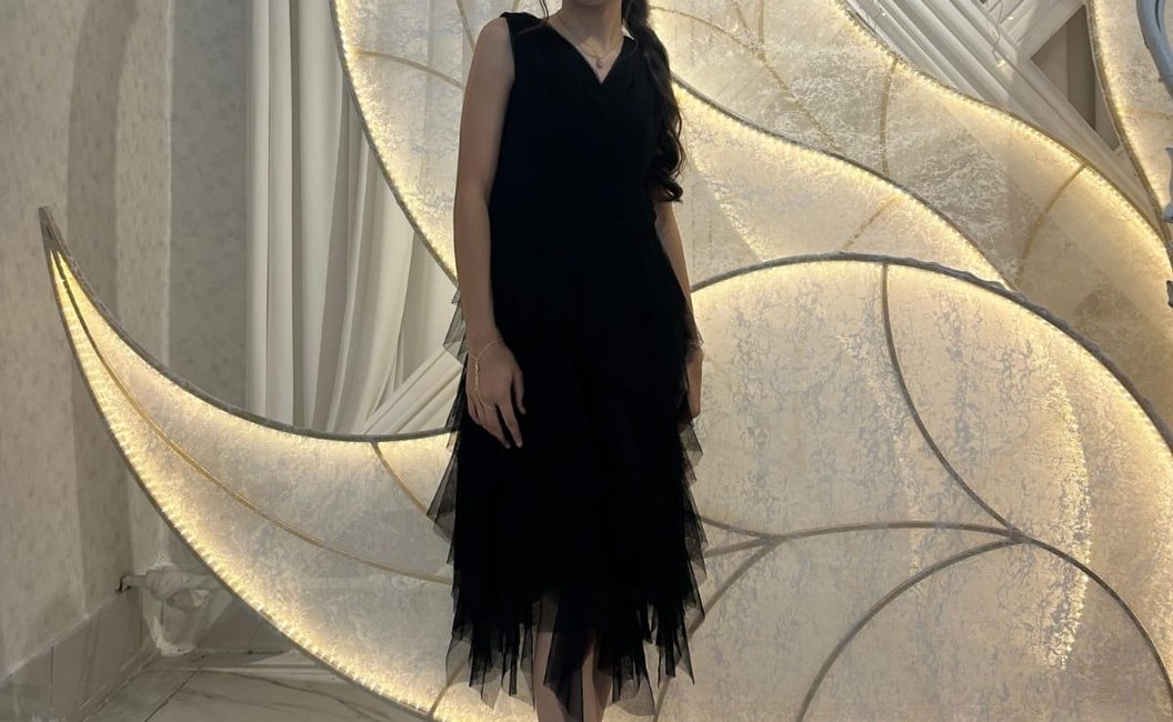 Uzun Siyah Drapeli V Yaka Gotik Elbise - Görsel 2