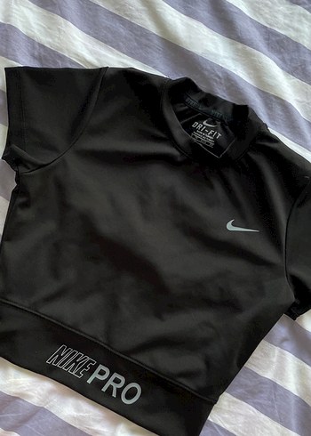 Siyah NikePro Crop Top