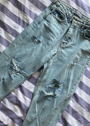 Gevşek Kesim Yırtık Kadın Denim Pantolon