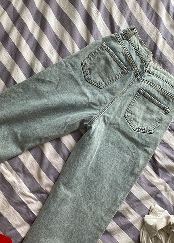 36 Beden mavi Renk Paça detaylı jean