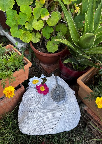 Charm Detaylı Beyaz Örgü Bohem Çanta