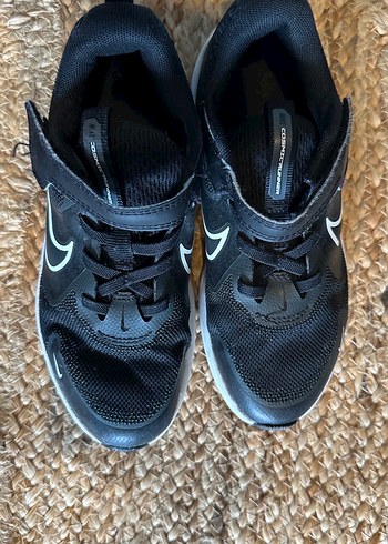 32 Beden siyah Renk Nike - Erkek Çocuk Siyah Cırtlı Spor Ayakkabı