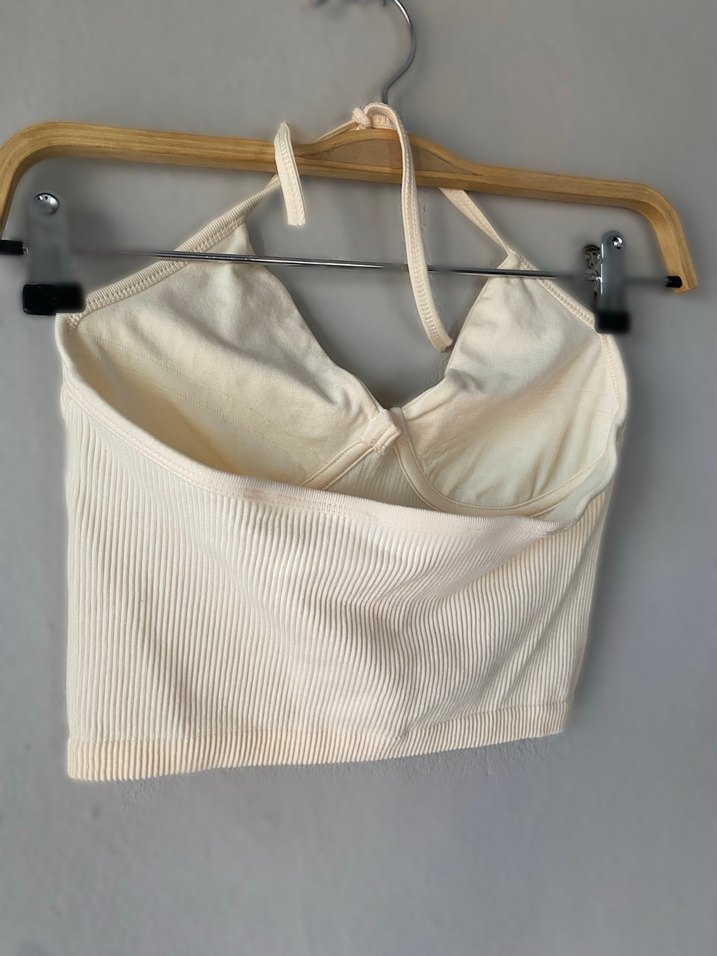 bej renkte vücuda oturan,boyundan bağlamalı bluz - Görsel 2