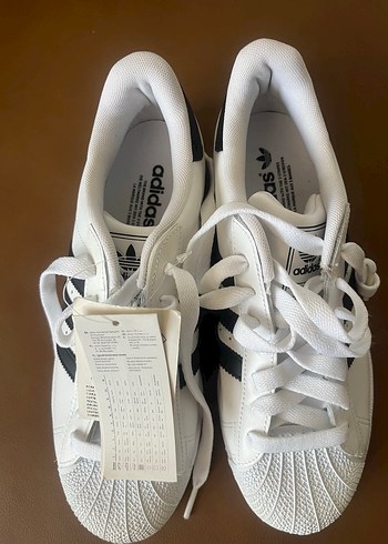 Adidas Beyaz Siyah Bağcıklı Spor Ayakkabı - Görsel 2