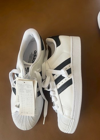 Adidas Beyaz Siyah Bağcıklı Spor Ayakkabı - Görsel 3