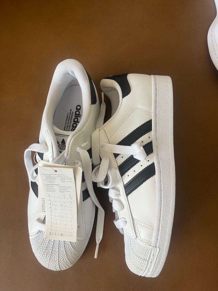 Adidas Beyaz Siyah Bağcıklı Spor Ayakkabı - Görsel 3