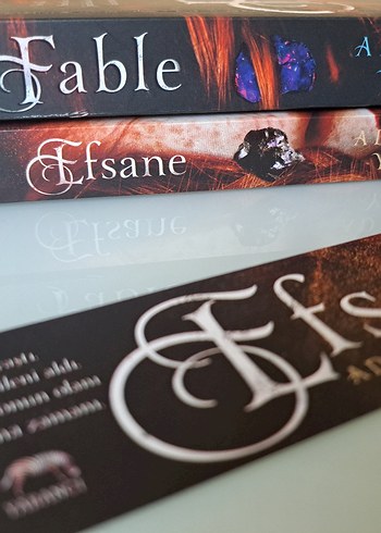 Fable ve Efsane - Adrienne Young