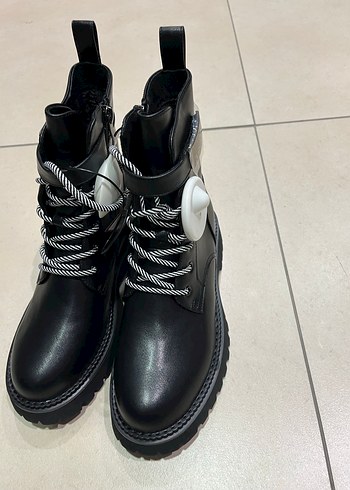Siyah Deri Stiletto Topuklu Goth Bot