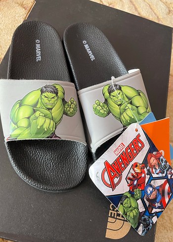 Marks & Spencer Marvel Avengers Hulk Desenli Erkek Çocuk Terlik27-33 numara mev