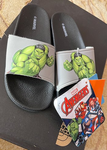 Marvel Avengers Hulk Desenli Erkek Çocuk Terlik27-33 numara mev