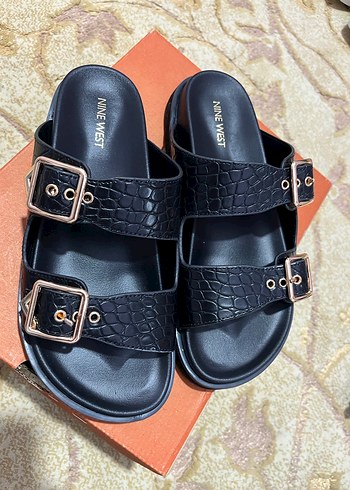 38 Beden Nine West Siyah Yılan Desenli Dolgu Topuk Terlik