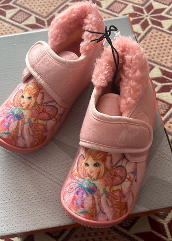 Kızlar için Nakışlı Pembe Sıcak Terlik - Görsel 2