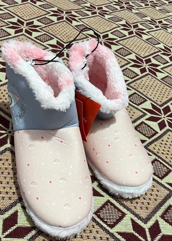 Kız Çocuk Pembe Sıcak Kürklü Ev Terliği33-34 giyer - Görsel 2