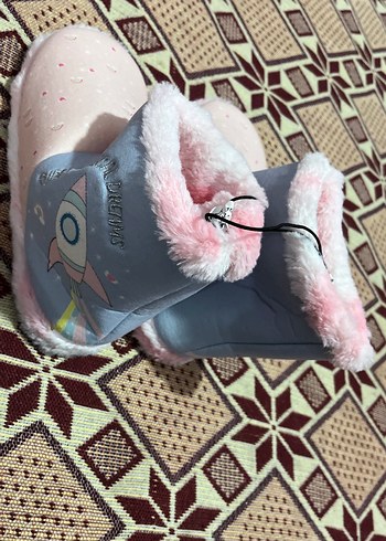 Kız Çocuk Pembe Sıcak Kürklü Ev Terliği33-34 giyer - Görsel 4