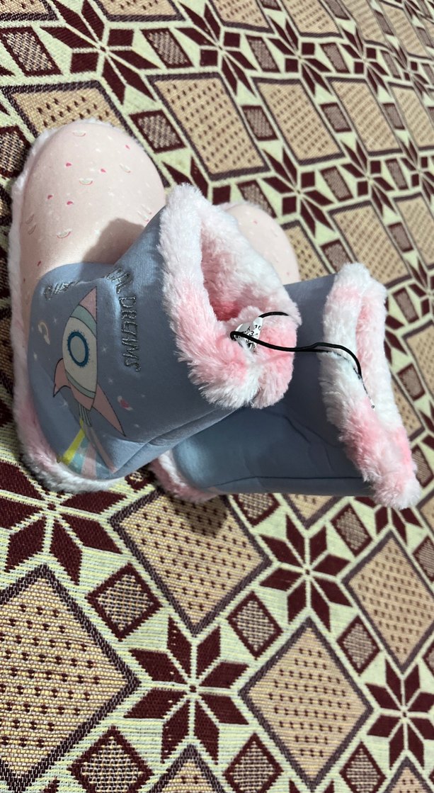 Kız Çocuk Pembe Sıcak Kürklü Ev Terliği33-34 giyer - Görsel 4