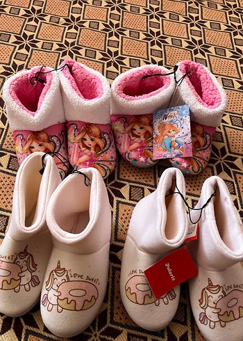 Kız Çocuk Renkli Nakışlı Sıcak Ev Terliklerisüper modeller32-33 - Görsel 2