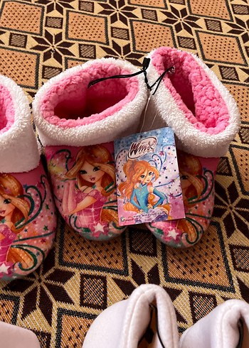 Kız Çocuk Renkli Nakışlı Sıcak Ev Terliklerisüper modeller32-33 - Görsel 3