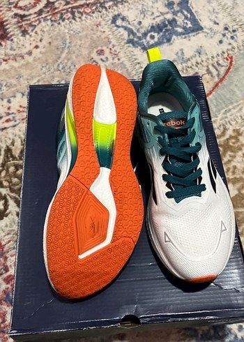 Reebok süper model ve renk rahat süper taban 41 numara  - Görsel 3