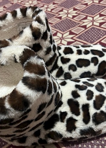 NİNEWESTKızlar  leopar desenli sıcak terlik38-39-40-41 mevcut - Görsel 2