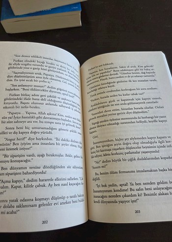  Beden Renk Kahve Kokulu Hikayeler & Bir Papatya Şarkısı İkili Kitap Set