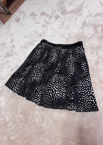 m Beden siyah Renk Puantiye Desenli Fırfırlı Mini Etek