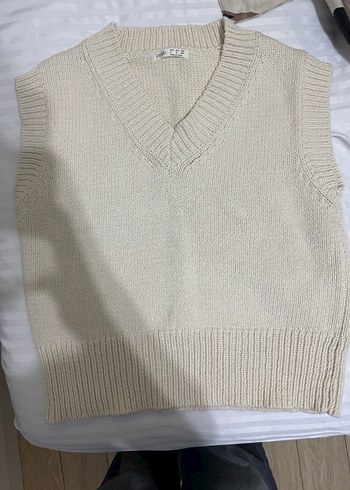 V Yaka Bej Örme Kadın Süveter - Görsel 2