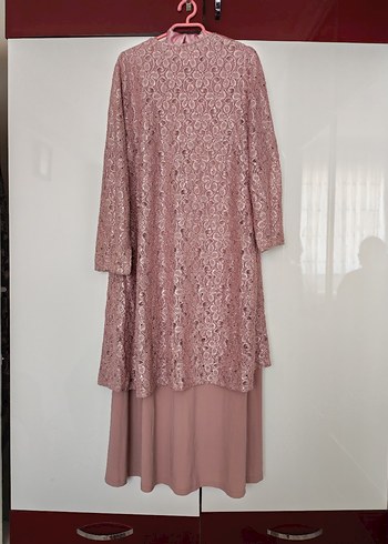 Pembe Uzun Dökümlü Kadın Eşarplı Tesettür Abiye Elbise - Görsel 2