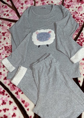 Gri Uzun Kollu Nakışlı Kadın Pijama Takımı