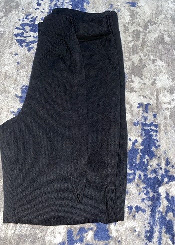 Siyah Kemerli Rahat Kumaş Pantolon