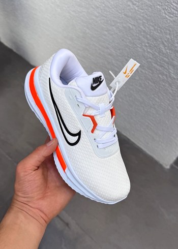 Nike Beyaz turuncu Spor Ayakkabı