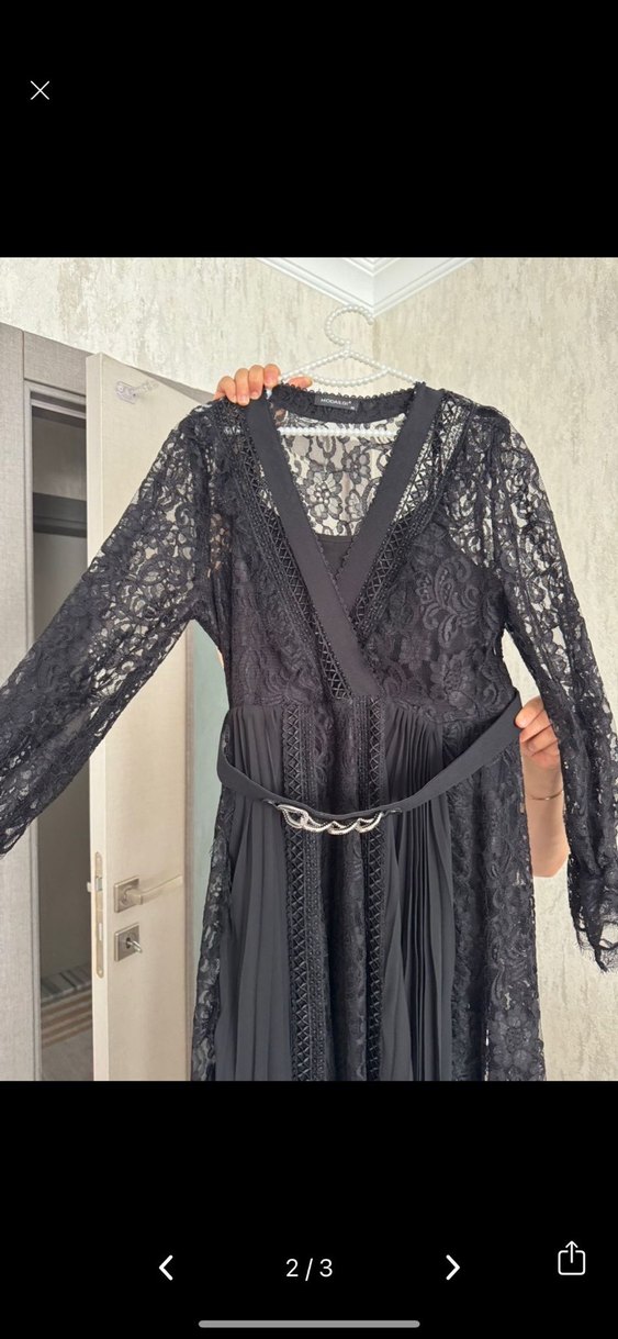 Uzun Siyah Gotik V Yaka Elbise - Görsel 3