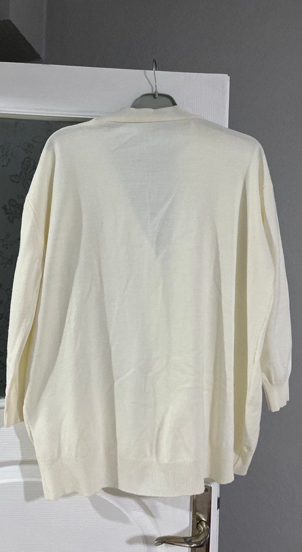 Düğmeli Beyaz Kadın Midi Hırka - Görsel 2