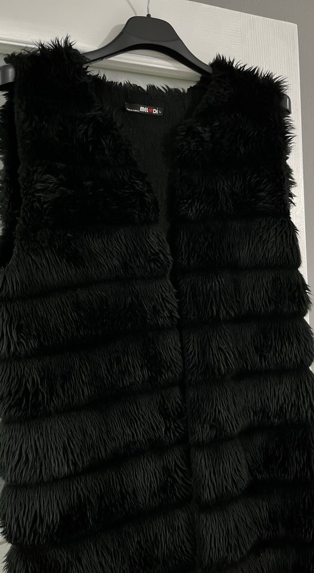 Siyah Kürk Detaylı Kadın Kolsuz Yelek - Görsel 2