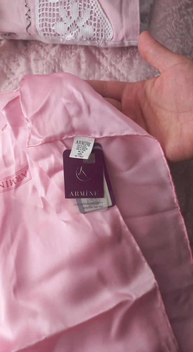 Pembe Dökümlü Kadın İpek Eşarp - Görsel 2