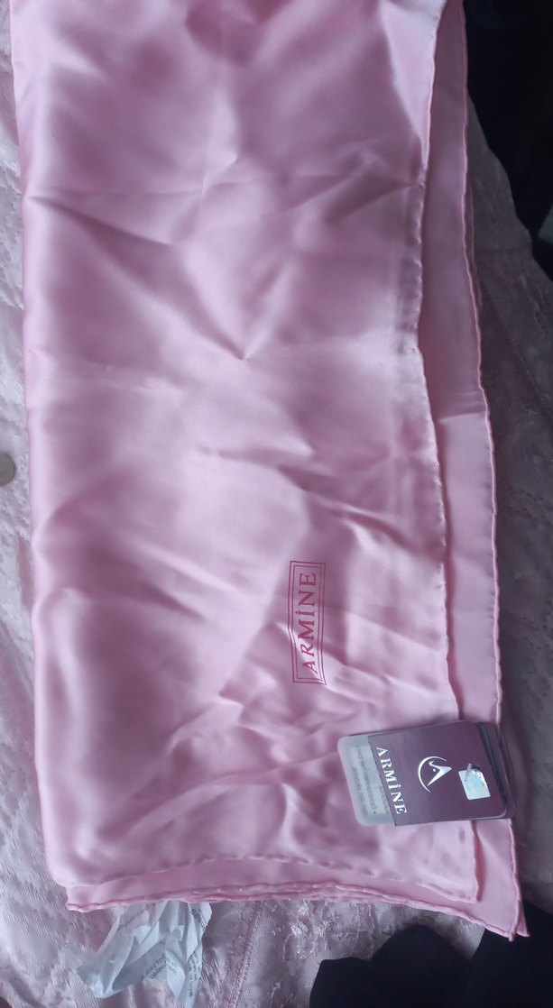 Pembe Dökümlü Kadın İpek Eşarp - Görsel 3