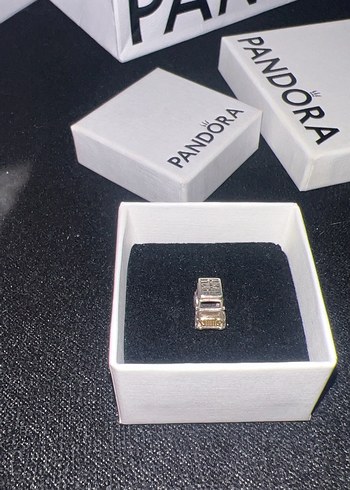 Pandora Kadın Altın Renkli araba Charm