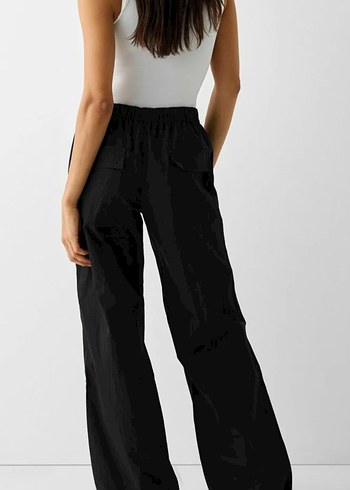 bershka paraşüt pantolon 
Siyah Beli Bağlamalı Rahat Pantolon - Görsel 2
