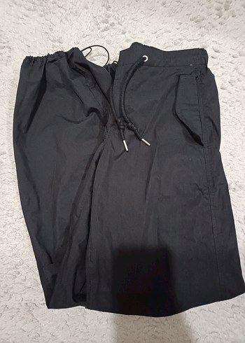 bershka paraşüt pantolon 
Siyah Beli Bağlamalı Rahat Pantolon - Görsel 3