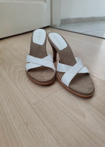 Beyaz Minimalist Stiletto Topuklu Terlik