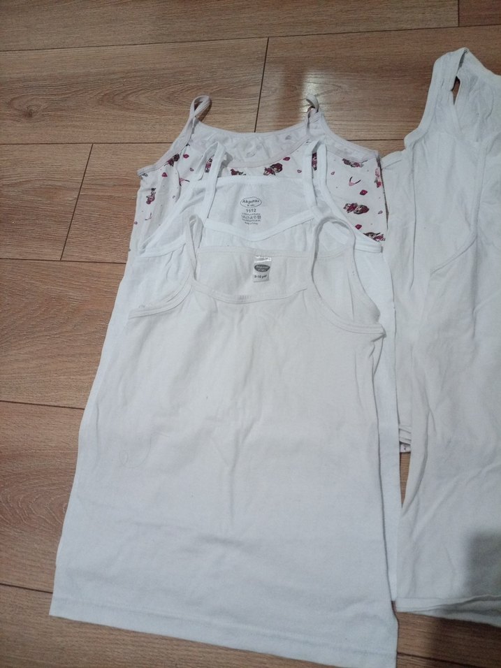 Beyaz Çocuk Atletleri Seti 1/2 defa GİYİLDİ YIKANDI - Görsel 3