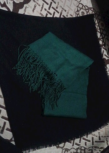 Kadın Yeşil Yün Püsküllü Şal - Görsel 2