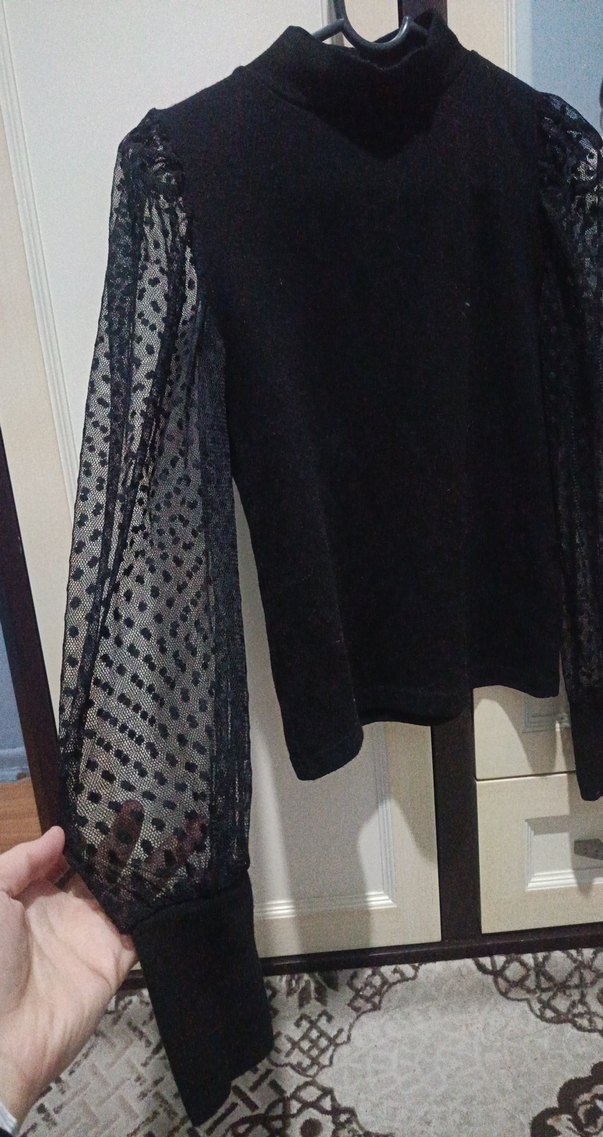 Siyah Dantel Kollu Boğazlı Kadın Bluz - Görsel 2