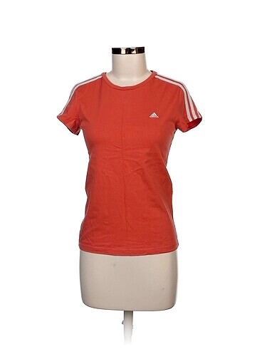 Adidas T-shirt %70 İndirimli.