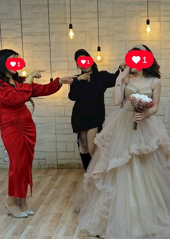 Pudra rengi kabarık kalp yaka askılı abiye